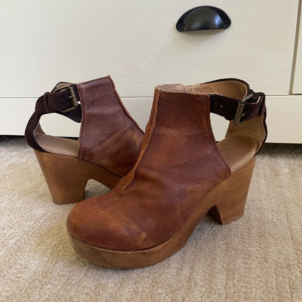 Brown Leather Women's Clogs